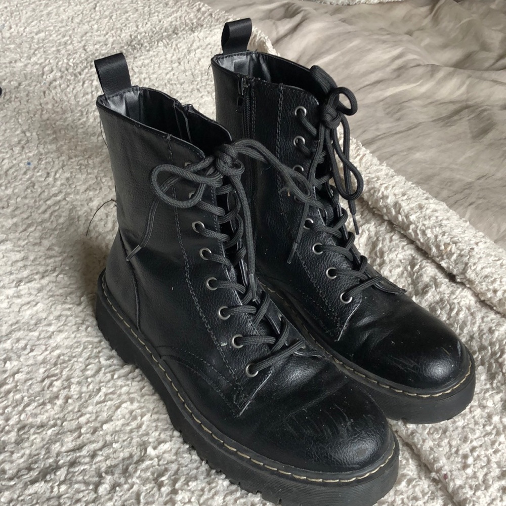 Sincerely Jules combat boots - size 8.5 black - some scratches on toe of shoe